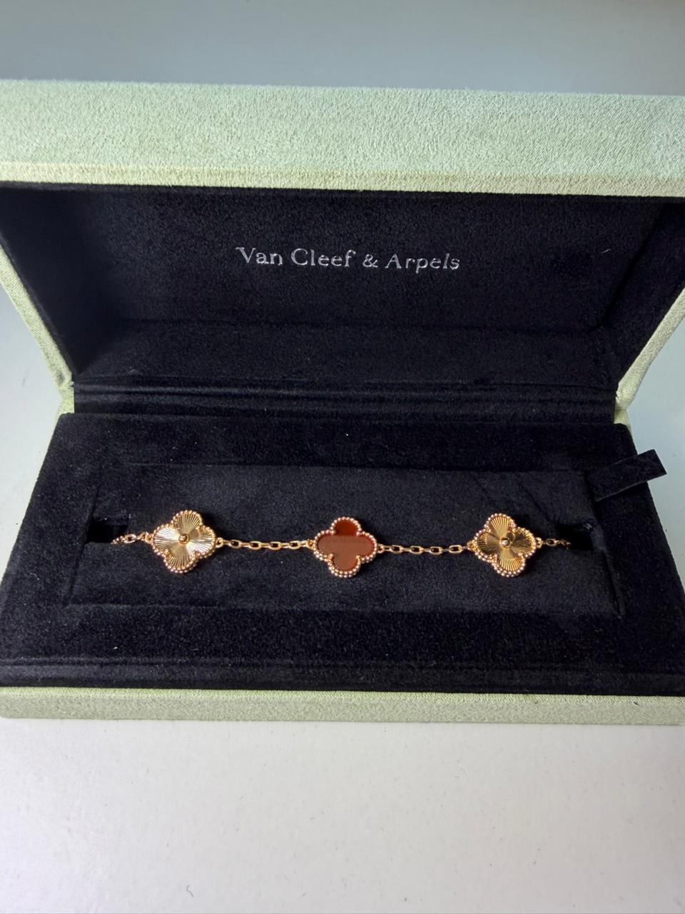 Pulsera Dorada rojo y puntos de oro